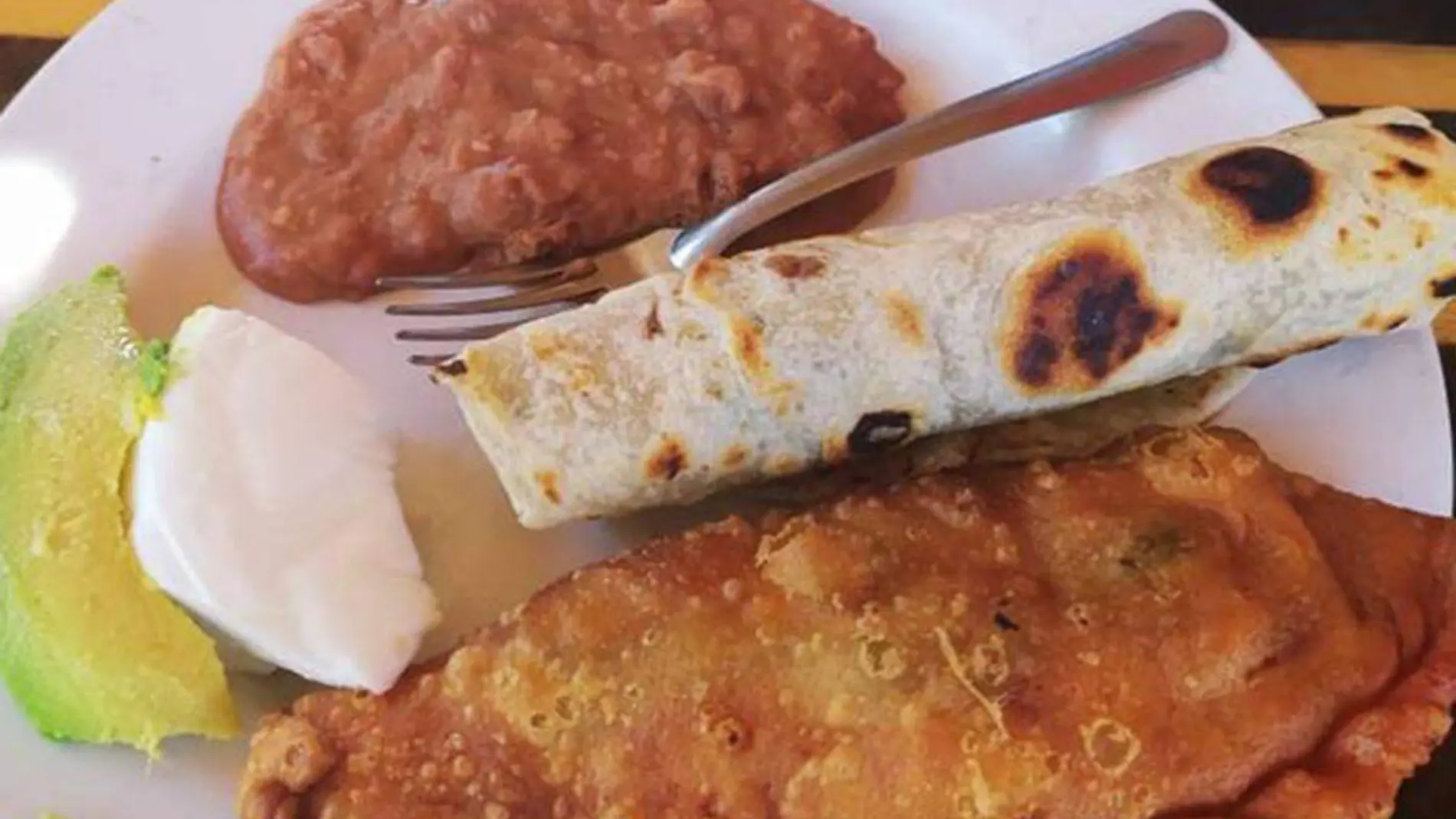 Comida burrito empanada tradicion la paz